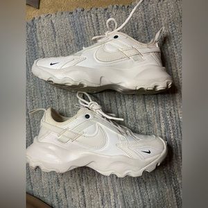 Nike TC 7900 color - SAIL/ black